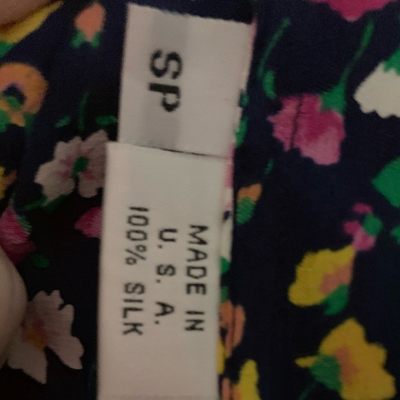 *SOLD* Saks Fifth Avenue LIHLI 100% Silk Floral Top USA - Picture 9 of 9